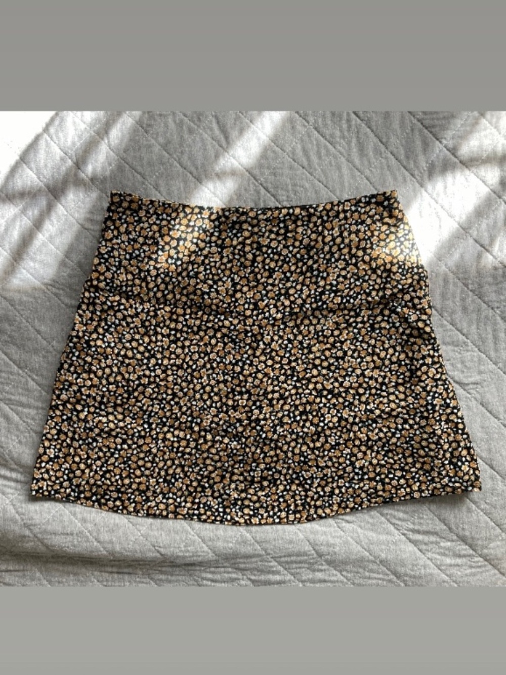 Cute black & yellow floral mini skirt, new